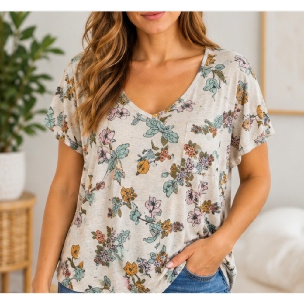 Maurices 24/7 Women Floral V-Neck Pocket Top Cream Pink Yellow Size 2XL_242